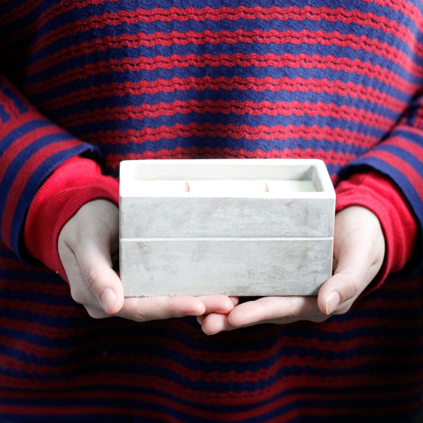 Large Concrete Soy Candle - Clove & Dark Sandal