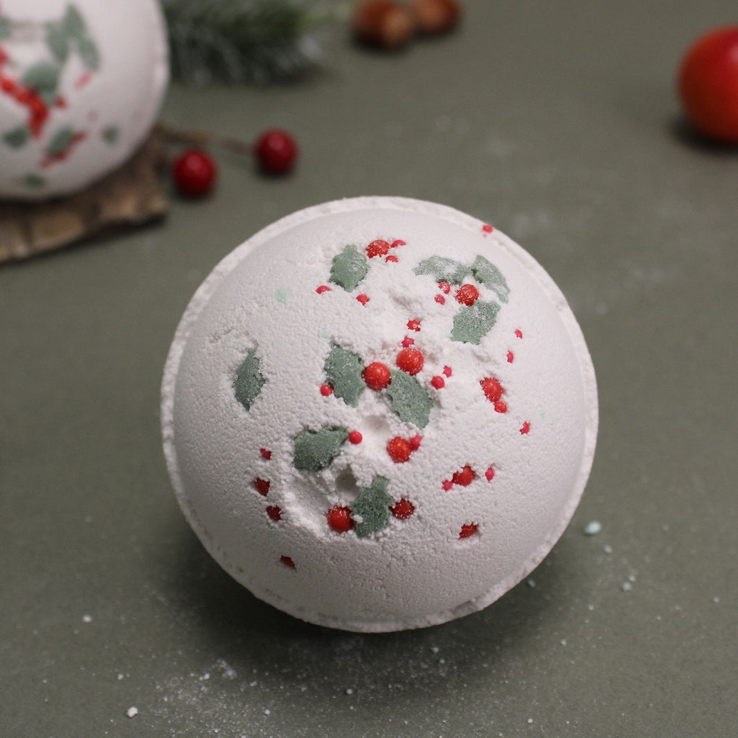 Christmas Bath Bomb - Holly Berry & Mistletoe 180g