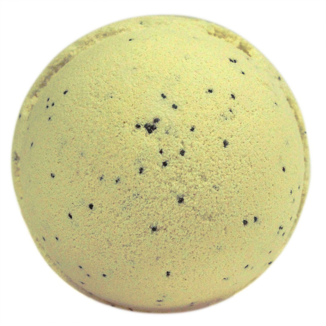 Large 180g cream-colored round bath bomb featuring a sweet and comforting vanilla fragrance.