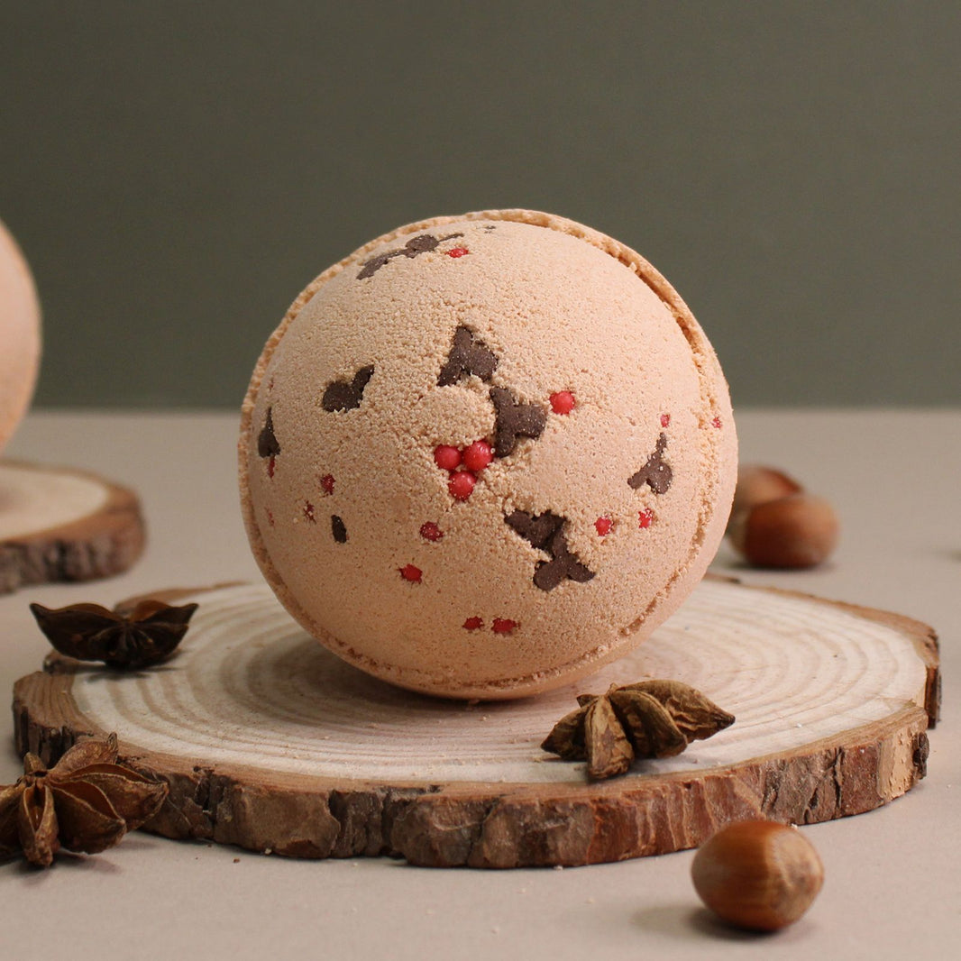 Reindeer and Red Nose Bath Bomb - Toffee & Caramel 180g