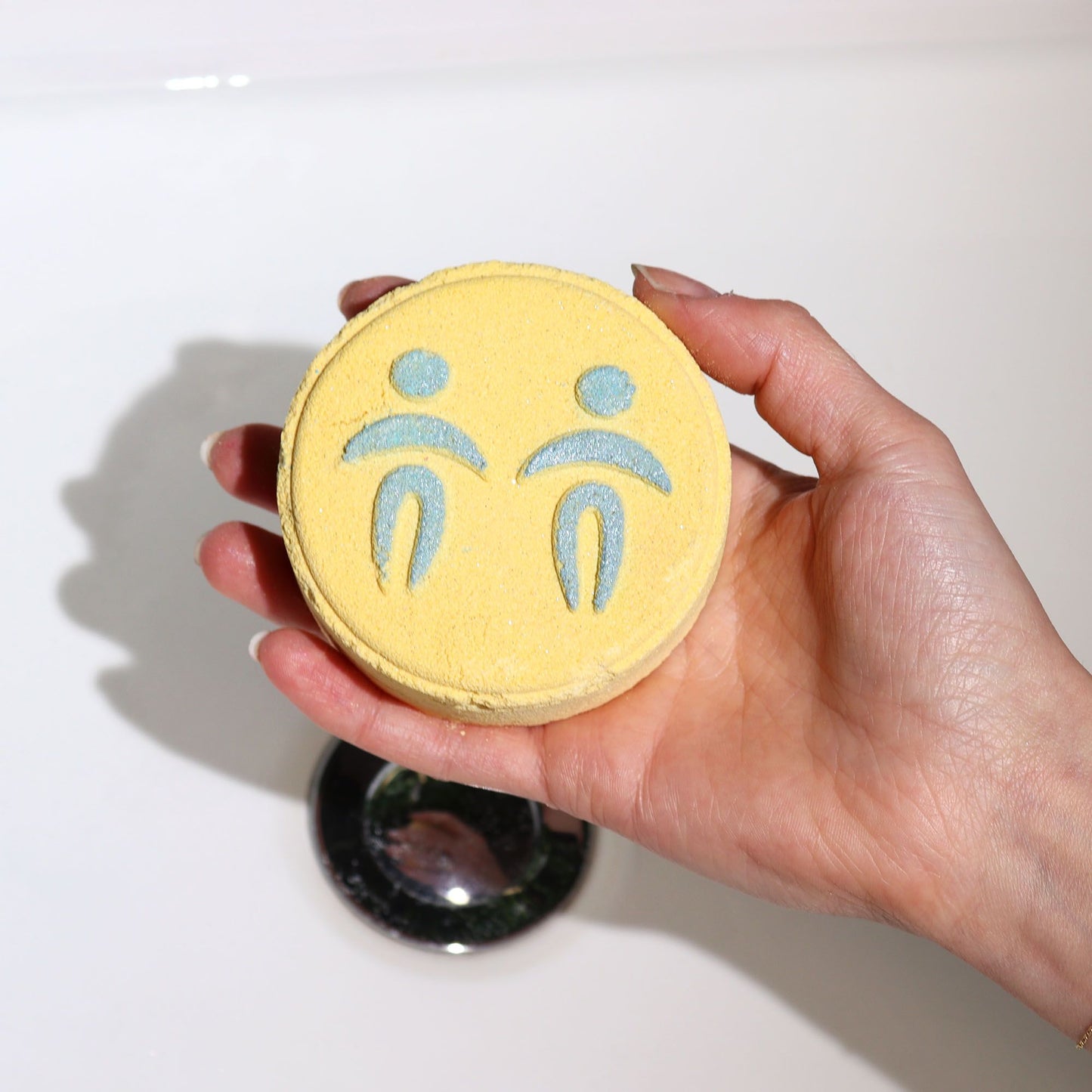 A yellow-themed zodiac gift set for Gemini, featuring artisan bath fizzers and horoscope information.