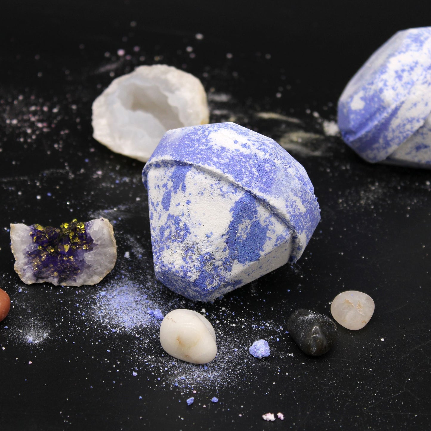 Gemstone Bath Bomb - Raspberry & Pomegranate 190g